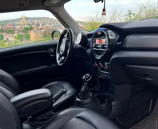Benzin 1,5L Motor von Mini Cooper 2015 zur Miete in Tiflis.