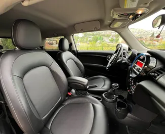 Mietwagen Mini Cooper 2015 in Georgien, mit Benzin-Kraftstoff und 136 PS ➤ Ab 95 GEL pro Tag.