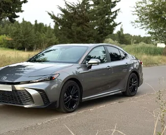 Frontansicht eines Mietwagens Toyota Camry in Tiflis, Georgien ✓ Auto Nr.14665. ✓ Automatisch TM ✓ 0 Bewertungen.