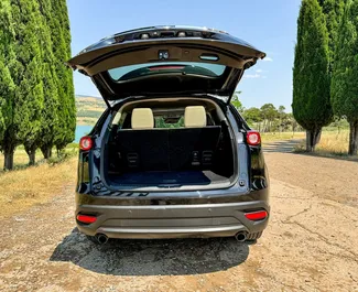 Innenraum von Mazda CX-9 zur Miete in Georgien. Ein großartiges 6-Sitzer Fahrzeug mit Automatisch Getriebe.