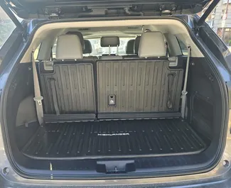 Mietwagen Toyota Highlander 2023 in Georgien, mit Benzin-Kraftstoff und 100 PS ➤ Ab 210 GEL pro Tag.