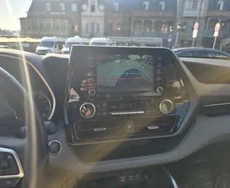 Vermietung Toyota Highlander. Komfort, Premium, Crossover Fahrzeug zur Miete in Georgien ✓ Kaution Keine Kaution ✓ Versicherungsoptionen KFZ-HV, VKV Komplett, Diebstahlschutz, Ausland, Keine Kaution.