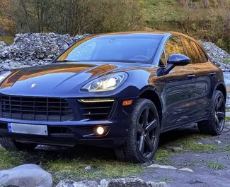 Frontansicht eines Mietwagens Porsche Macan in Tiflis, Georgien ✓ Auto Nr.14668. ✓ Automatisch TM ✓ 0 Bewertungen.