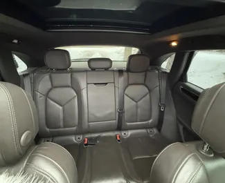 Benzin 3,0L Motor von Porsche Macan 2015 zur Miete in Tiflis.