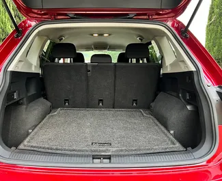 Volkswagen Tiguan 2019 mit Antriebssystem Allradantrieb, verfügbar in Tiflis.