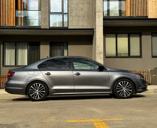 Vermietung Volkswagen Jetta. Wirtschaft, Komfort Fahrzeug zur Miete in Georgien ✓ Kaution Keine Kaution ✓ Versicherungsoptionen KFZ-HV, TKV, VKV Plus, VKV Komplett, Insassen, Diebstahlschutz.