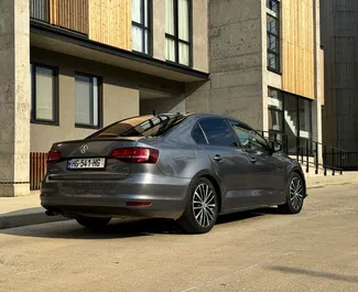 Volkswagen Jetta 2015 zur Miete verfügbar in Tiflis, mit Kilometerbegrenzung unbegrenzte.