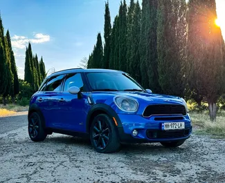 Frontansicht eines Mietwagens Mini Countryman Cooper S in Tiflis, Georgien ✓ Auto Nr.14655. ✓ Automatisch TM ✓ 0 Bewertungen.