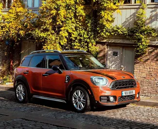 Frontansicht eines Mietwagens Mini Countryman Cooper S in Tiflis, Georgien ✓ Auto Nr.14653. ✓ Automatisch TM ✓ 0 Bewertungen.