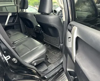 Vermietung Toyota Land Cruiser Prado. Komfort, Premium, SUV Fahrzeug zur Miete in Georgien ✓ Kaution Einzahlung von 300 GEL ✓ Versicherungsoptionen KFZ-HV, TKV.