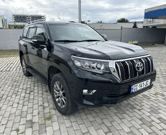 Frontansicht eines Mietwagens Toyota Land Cruiser Prado in Tiflis, Georgien ✓ Auto Nr.14798. ✓ Automatisch TM ✓ 0 Bewertungen.