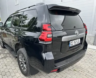 Mietwagen Toyota Land Cruiser Prado 2023 in Georgien, mit Diesel-Kraftstoff und 350 PS ➤ Ab 350 GEL pro Tag.