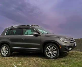Frontansicht eines Mietwagens Volkswagen Tiguan in Tiflis, Georgien ✓ Auto Nr.14612. ✓ Automatisch TM ✓ 0 Bewertungen.