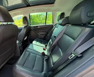 Volkswagen Tiguan 2013 mit Antriebssystem Allradantrieb, verfügbar in Tiflis.