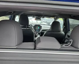 Innenraum von Subaru Crosstrek zur Miete in Georgien. Ein großartiges 5-Sitzer Fahrzeug mit Automatisch Getriebe.