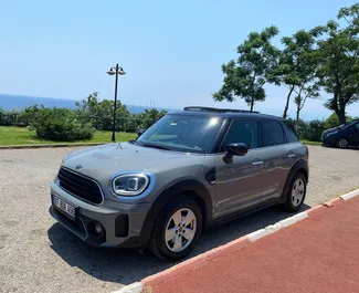 Frontansicht eines Mietwagens Mini Countryman Cooper am Flughafen Antalya, Türkei ✓ Auto Nr.14774. ✓ Automatisch TM ✓ 0 Bewertungen.
