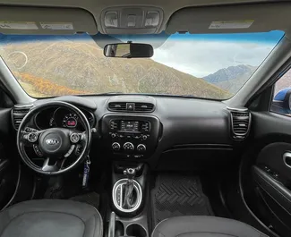 Innenraum von Kia Soul zur Miete in Georgien. Ein großartiges 5-Sitzer Fahrzeug mit Automatisch Getriebe.