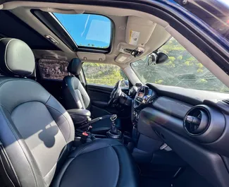 Mini Cooper 2015 zur Miete verfügbar in Tiflis, mit Kilometerbegrenzung unbegrenzte.