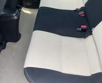 Benzin 1,5L Motor von Toyota Yaris 2022 zur Miete in Dubai.