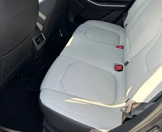 JAC JS4 2024 zur Miete verfügbar in Dubai, mit Kilometerbegrenzung 250 km/Tag.
