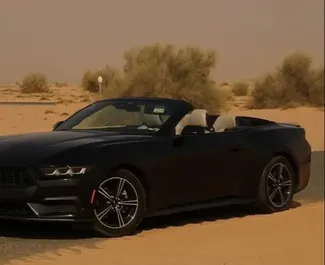 Ford Mustang Cabrio 2025 mit Antriebssystem Heckantrieb, verfügbar in Dubai.