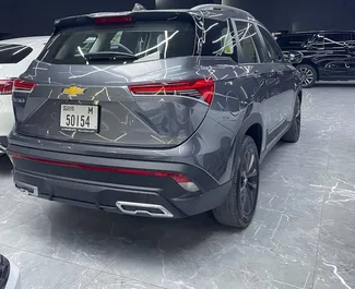 Chevrolet Captiva 2026 zur Miete verfügbar in Dubai, mit Kilometerbegrenzung 250 km/Tag.