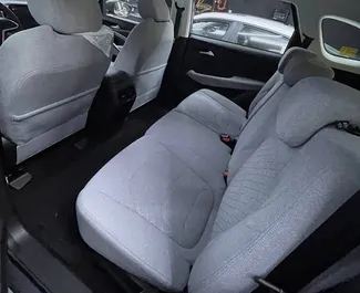 Benzin 1,6L Motor von Chevrolet Captiva 2026 zur Miete in Dubai.