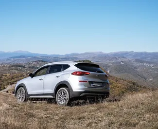 Benzin 2,4L Motor von Hyundai Tucson 2019 zur Miete in Tiflis.