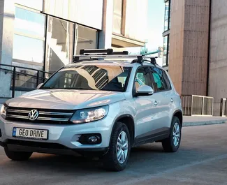 Frontansicht eines Mietwagens Volkswagen Tiguan in Tiflis, Georgien ✓ Auto Nr.14609. ✓ Automatisch TM ✓ 0 Bewertungen.