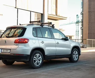 Benzin 2,0L Motor von Volkswagen Tiguan 2013 zur Miete in Tiflis.