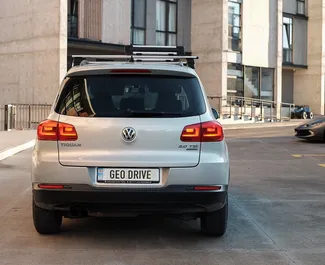 Volkswagen Tiguan 2013 zur Miete verfügbar in Tiflis, mit Kilometerbegrenzung unbegrenzte.