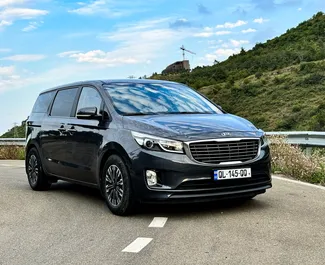 Frontansicht eines Mietwagens Kia Carnival in Tiflis, Georgien ✓ Auto Nr.14401. ✓ Automatisch TM ✓ 0 Bewertungen.