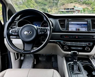 Kia Carnival 2016 zur Miete verfügbar in Tiflis, mit Kilometerbegrenzung unbegrenzte.