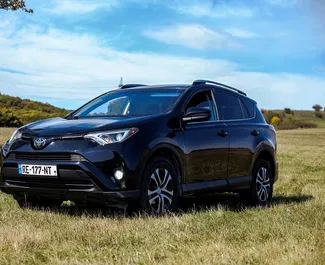 Benzin 2,5L Motor von Toyota Rav4 2018 zur Miete in Tiflis.
