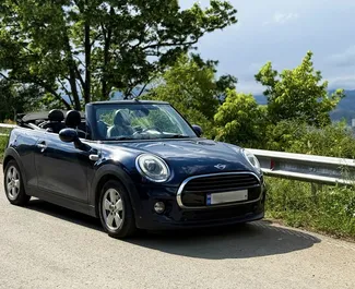 Frontansicht eines Mietwagens Mini Cabrio in Tiflis, Georgien ✓ Auto Nr.14661. ✓ Automatisch TM ✓ 0 Bewertungen.