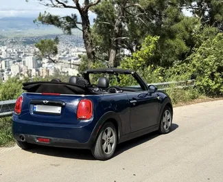 Benzin 1,5L Motor von Mini Cabrio 2016 zur Miete in Tiflis.