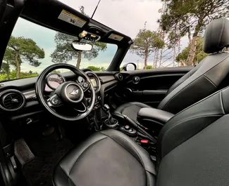 Mini Cabrio 2016 mit Antriebssystem Frontantrieb, verfügbar in Tiflis.