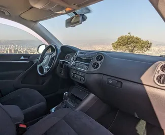 Benzin 2,0L Motor von Volkswagen Tiguan 2013 zur Miete in Tiflis.