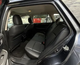 Innenraum von Subaru Outback zur Miete in Georgien. Ein großartiges 5-Sitzer Fahrzeug mit Automatisch Getriebe.