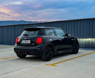 Mietwagen Mini John Cooper Works 2017 in Georgien, mit Benzin-Kraftstoff und 231 PS ➤ Ab 130 GEL pro Tag.