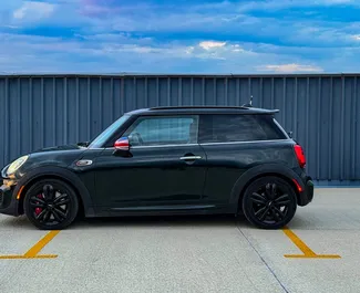 Benzin 2,0L Motor von Mini John Cooper Works 2017 zur Miete in Tiflis.