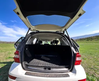 Mercedes-Benz ML350 2011 mit Antriebssystem Heckantrieb, verfügbar in Tiflis.