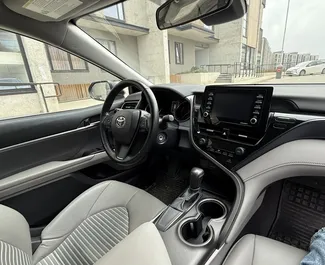 Toyota Camry 2021 zur Miete verfügbar in Tiflis, mit Kilometerbegrenzung unbegrenzte.