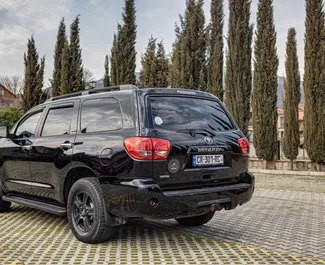 Vermietung Toyota Sequoia I. Komfort, Premium, SUV Fahrzeug zur Miete in Georgien ✓ Kaution Einzahlung von 350 GEL ✓ Versicherungsoptionen KFZ-HV, TKV.