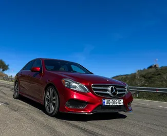 Mietwagen Mercedes-Benz E350 2015 in Georgien, mit Benzin-Kraftstoff und 306 PS ➤ Ab 135 GEL pro Tag.