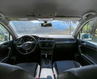 Volkswagen Tiguan 2018 mit Antriebssystem Allradantrieb, verfügbar in Tiflis.