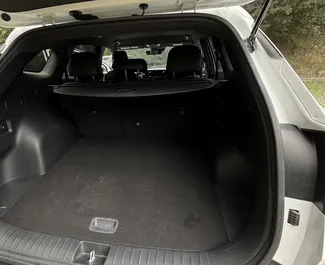 Innenraum von Kia Sportage zur Miete in Georgien. Ein großartiges 5-Sitzer Fahrzeug mit Automatisch Getriebe.