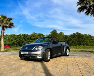 Frontansicht eines Mietwagens Volkswagen Beetle Cabrio in Tiflis, Georgien ✓ Auto Nr.14642. ✓ Automatisch TM ✓ 0 Bewertungen.