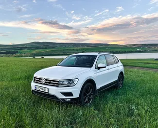 Frontansicht eines Mietwagens Volkswagen Tiguan in Tiflis, Georgien ✓ Auto Nr.14645. ✓ Automatisch TM ✓ 0 Bewertungen.