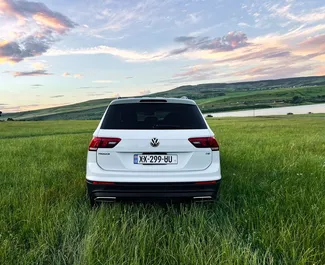 Vermietung Volkswagen Tiguan. Komfort, Crossover Fahrzeug zur Miete in Georgien ✓ Kaution Keine Kaution ✓ Versicherungsoptionen KFZ-HV, TKV, VKV Plus, VKV Komplett, Insassen.